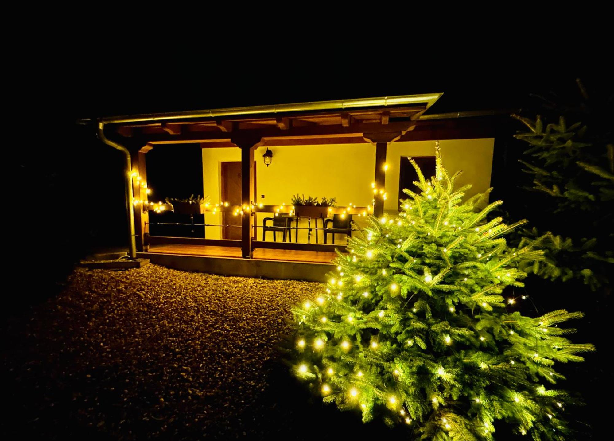 Elements Lednice Bagian luar foto