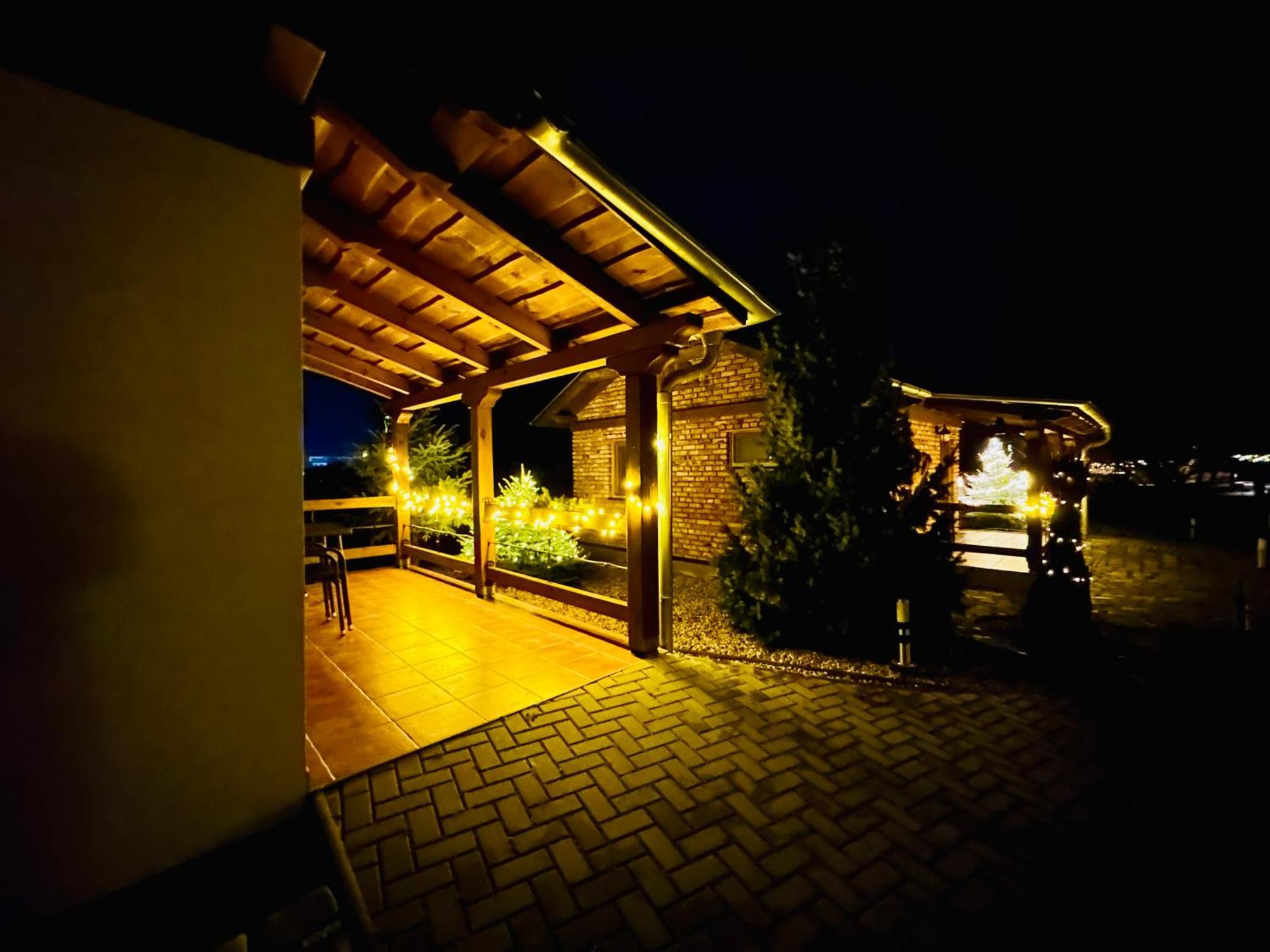Elements Lednice Bagian luar foto